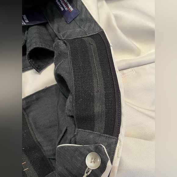 Men’s Roundtree &Yorke Easy Care Dress Pants Size 34x30 Pleated Front Cuffed Hem - Picture 9 of 9